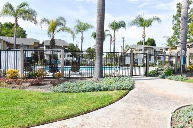 Building Photo - 630 W Palm Ave