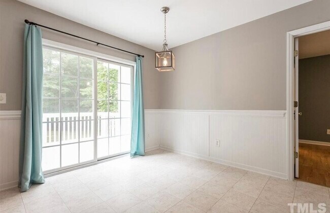 Building Photo - 145 Beaver Ridge Dr