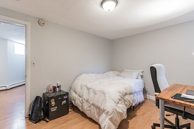 Building Photo - 136 Chiswick Rd