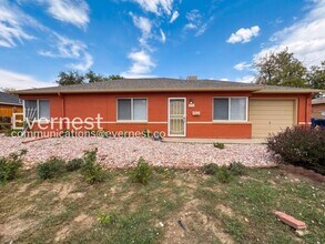 Building Photo - 3 Bed/2 Bath Home with Garage & Fenced Yard / Available Now!