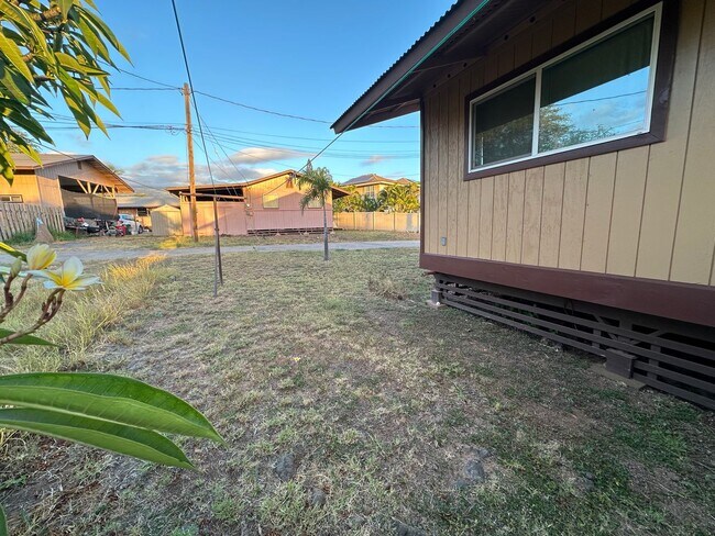 Building Photo - 390 Auhana Rd
