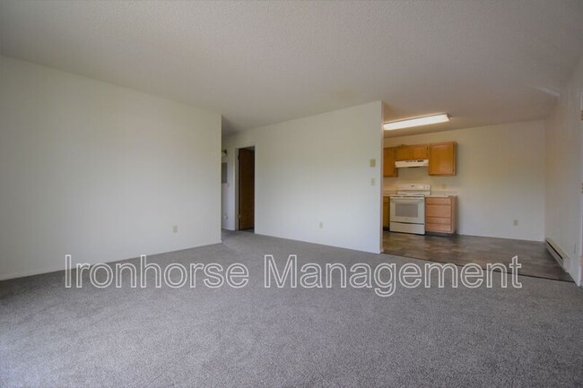 Building Photo - 811 W Villard St