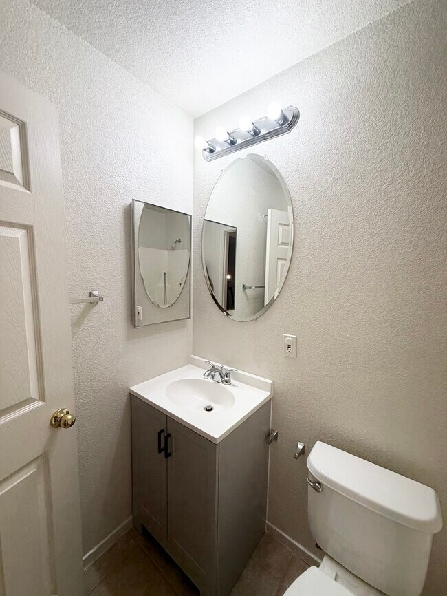Building Photo - Bright and inviting 3-bedroom, 2-bathroom home!