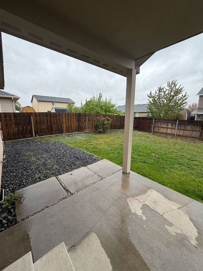 Building Photo - Beautiful Home In Quiet Neighborhood! Landscaping Included!