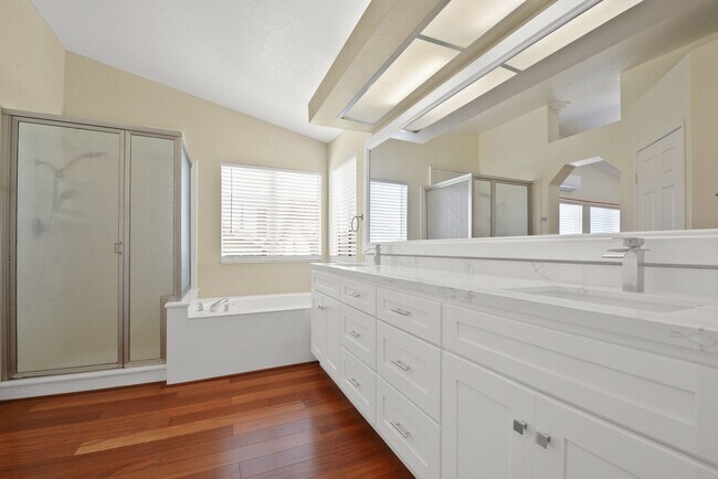 Building Photo - Stunning 4BR/3BA in Central Park Featuring Main-Level Bedroom & Bath!