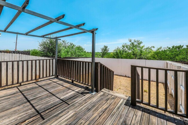 Building Photo - 5609 Montevista Dr