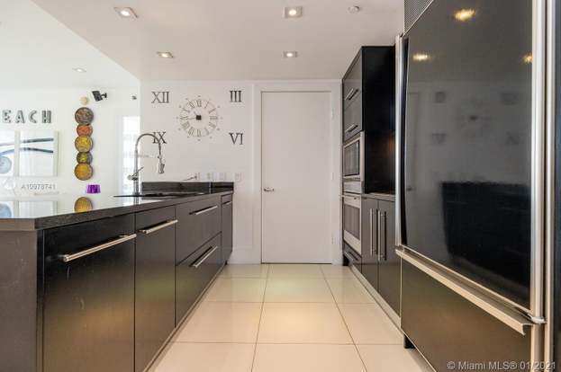 Building Photo - 475 Brickell Ave