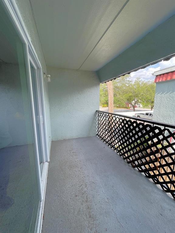 Building Photo - 2835 Somerset Park Dr