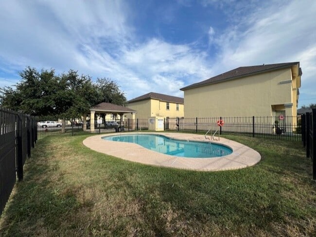 Building Photo - Availability at Ranchway!