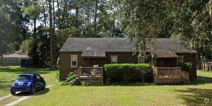 Building Photo - 306 Celery Ave S
