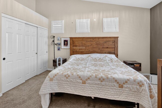 Building Photo - 1528 Knoll Park Glen
