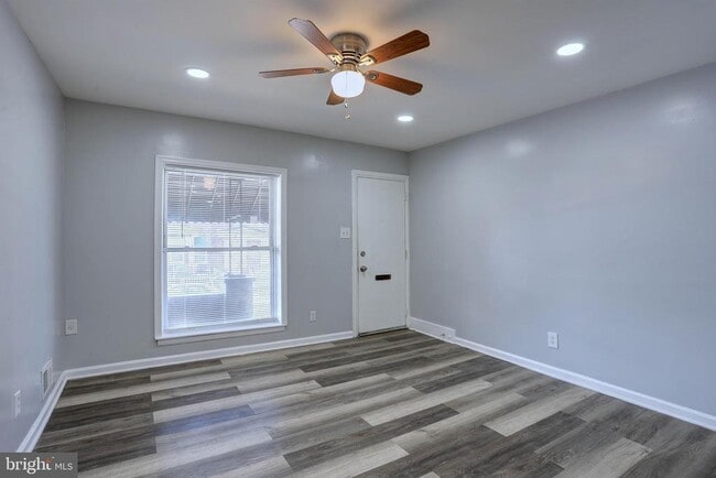 Building Photo - 2506 Lauretta Ave