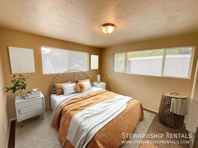 Building Photo - 1458 E 19th Ave