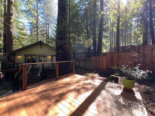 Building Photo - 2,280 Square Foot modern Three bedroom two bath multi  level home, large yard, decks, cathedral c...