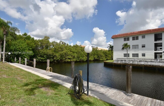 Building Photo - 1401 NE 53rd St