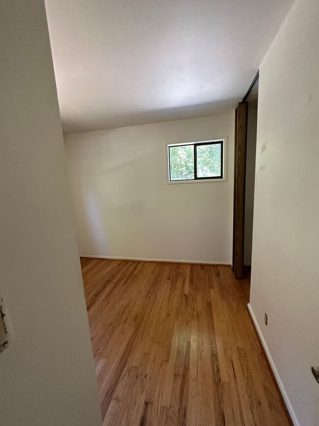 Building Photo - Beautiful Home in Astoria!