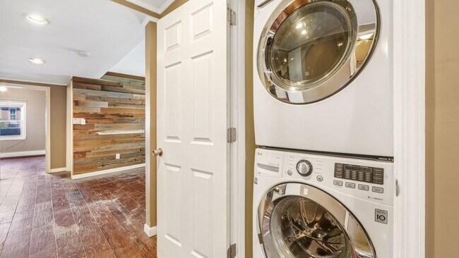 Building Photo - 49 Coles St