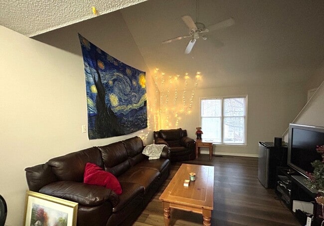 Building Photo - Spacious 3BD/2BA townhome near NCSU available in August 2026!