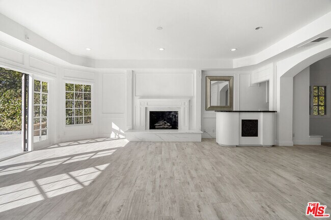 Building Photo - 3217 Hutton Dr