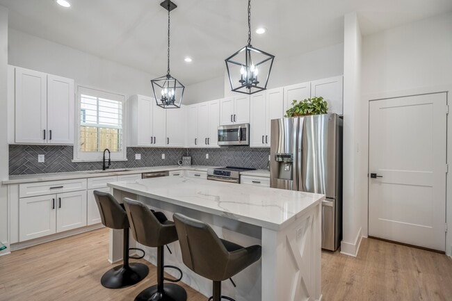 Building Photo - 6405 Highland Pine Ln