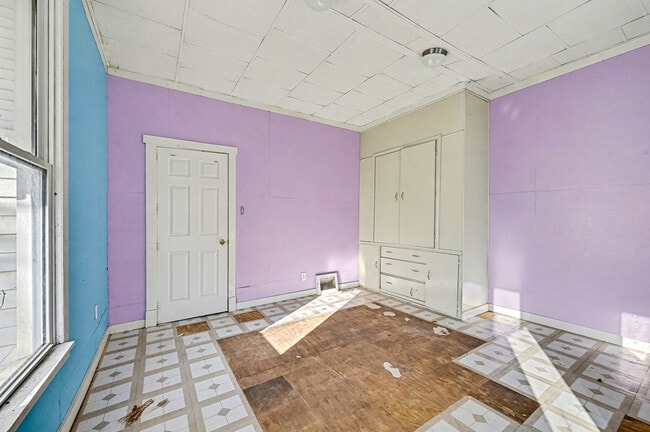 Building Photo - 2545 S 13th St