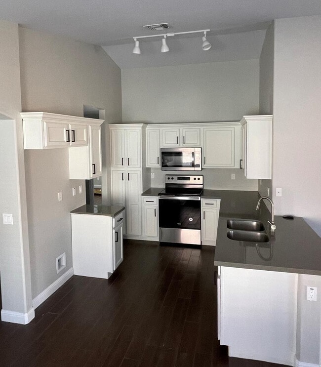 Building Photo - 13826 W Keim Dr
