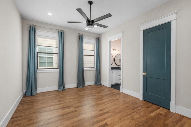 Building Photo - 726 E 28th St