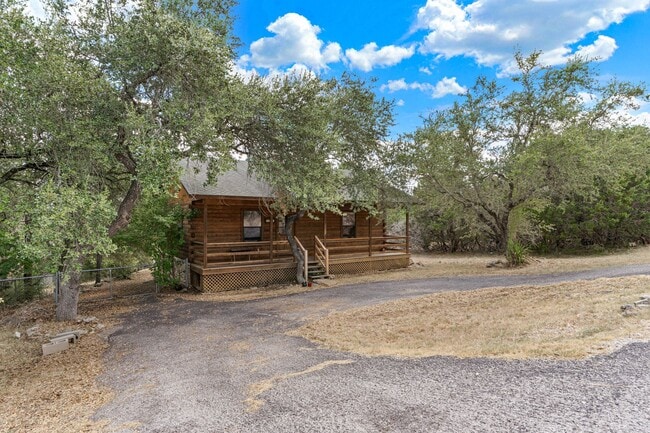 Building Photo - Hill Country Retreat
