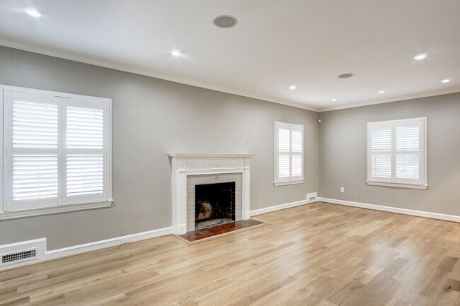 Building Photo - Updated 4 BD, 3.5 BA Stately Colonial on Kalmia RD in NW DC!!