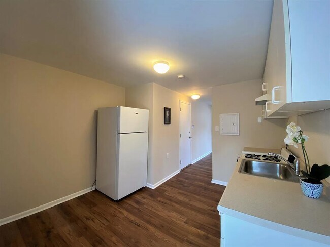 Kitchen - 420 E Baltimore Ave