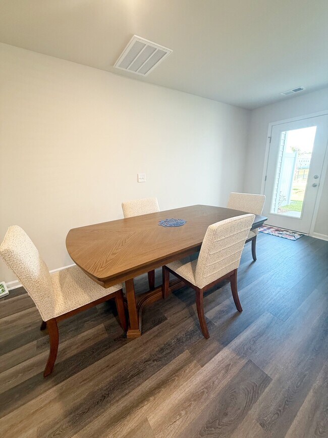 Building Photo - 104 Bayou Loop
