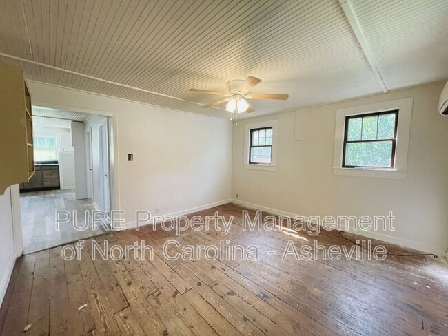 Building Photo - 164 N Spring St