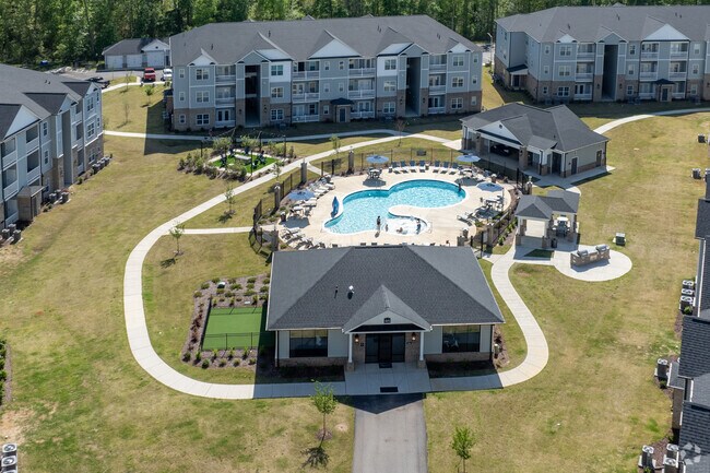 Courtyard - The Vue at West Park