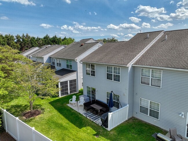 Building Photo - Year-round rental - 4 br 2.5 ba Twin Home in Seabright Village – East of Route 1
