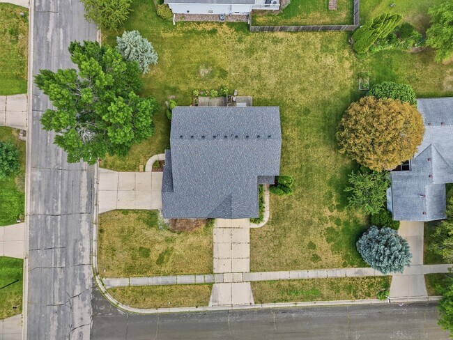 Building Photo - 2348 Steven St