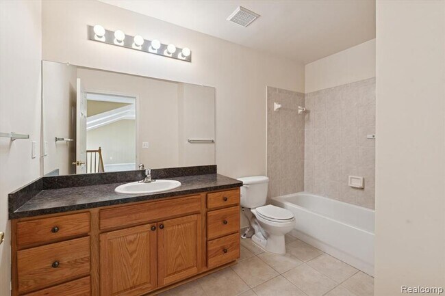 Building Photo - 48551 Oak Bridge Dr