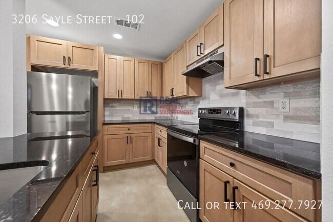 Building Photo - 3206 Sayle St