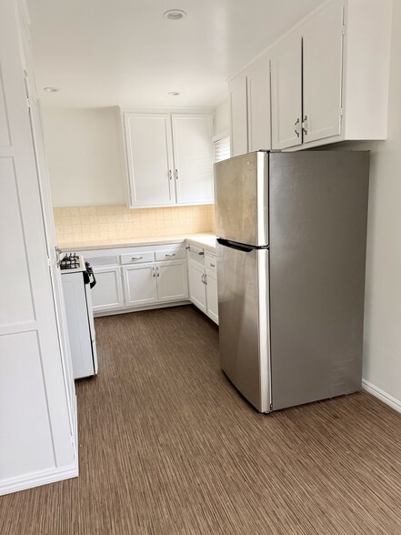 Building Photo - 4319 Cahuenga Blvd