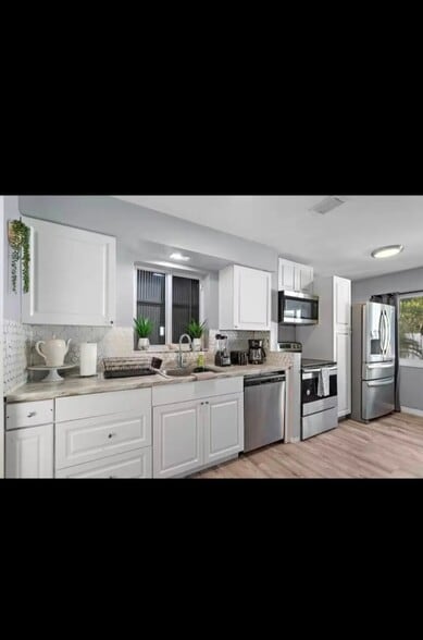 Building Photo - 420 SE 9th Ct