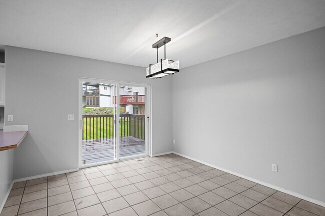 Building Photo - Spacious Latah Valley Home - Gated Community