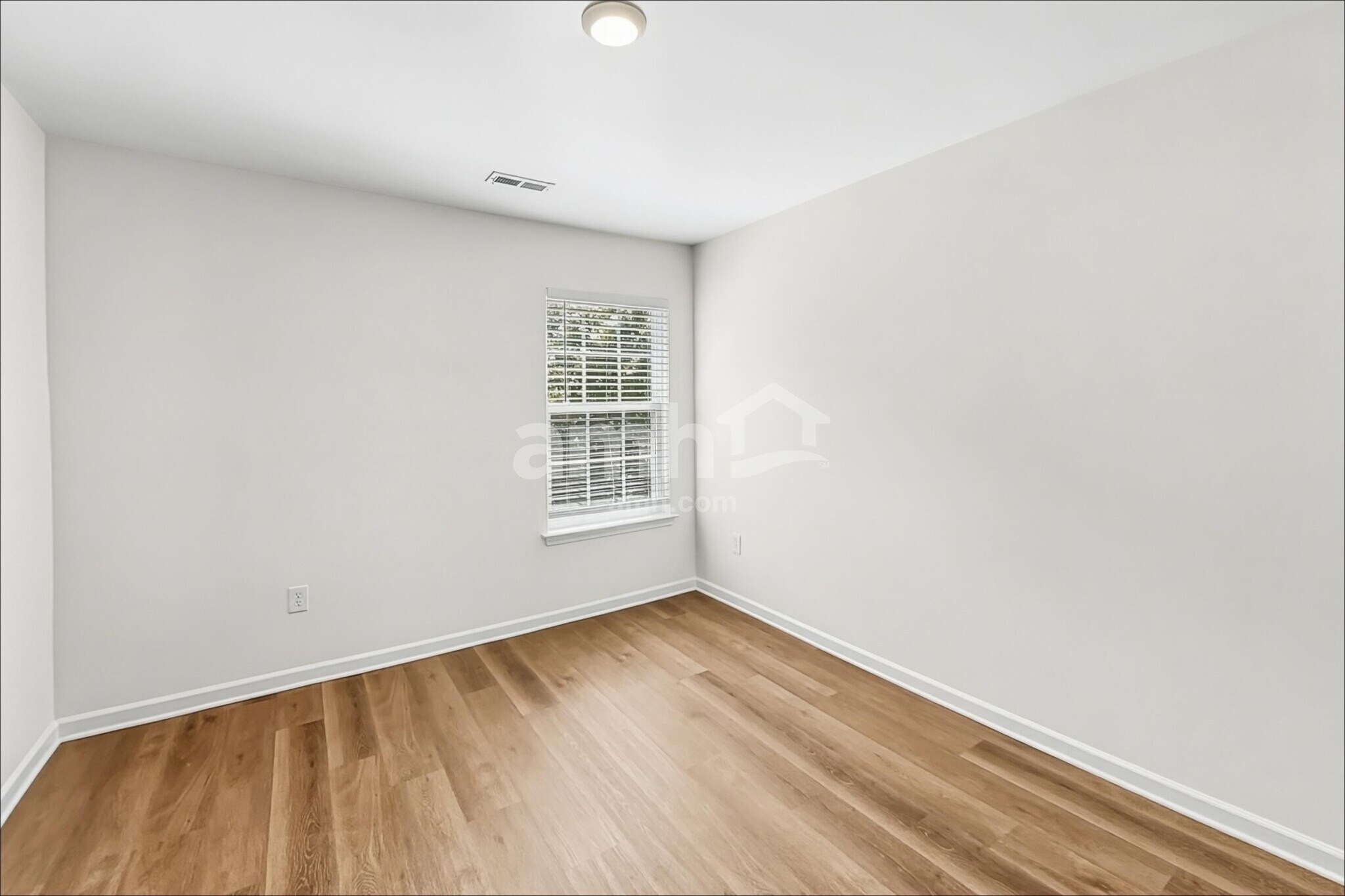 Building Photo - 3911 Laurel View Cir
