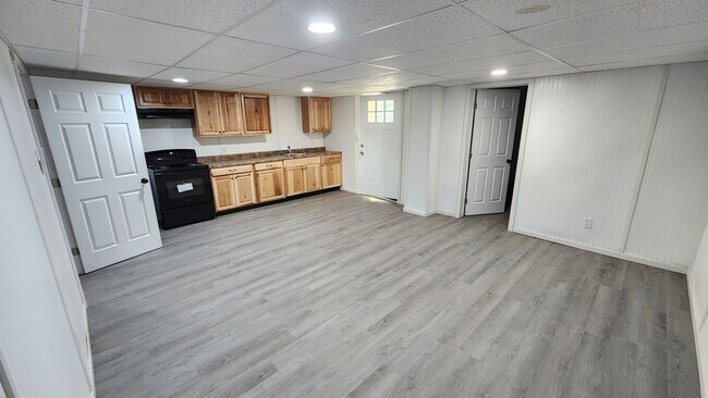 Building Photo - 1157 W Pine St