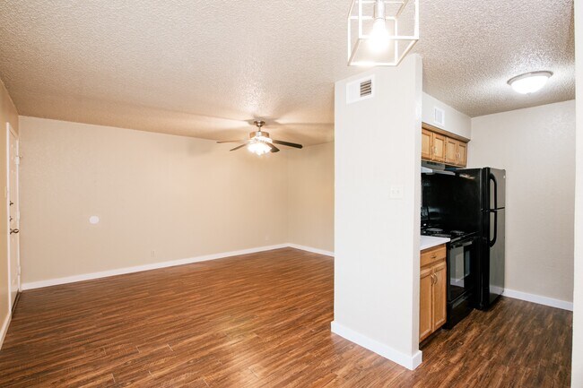 Building Photo - 115 Bernard St