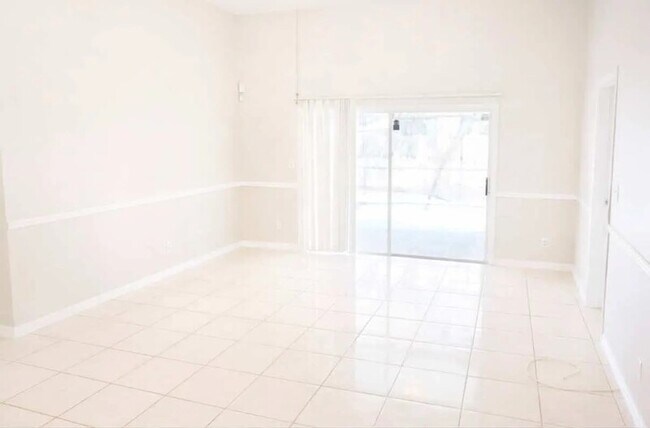 Building Photo - 11316 Maybrook Ave