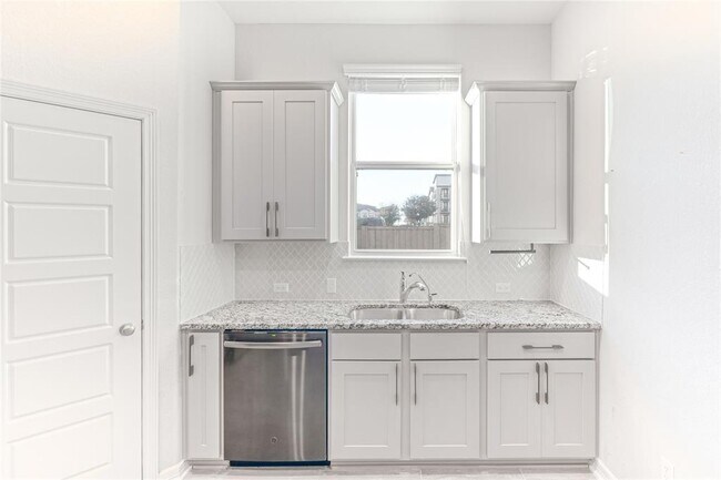 Building Photo - 2212 Dillon Pond Ln