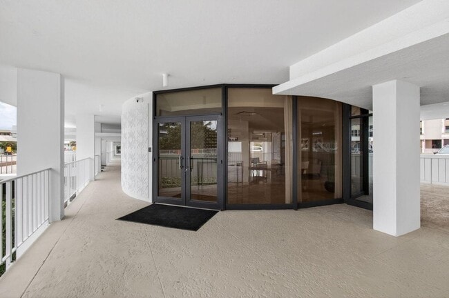 Building Photo - 552 NW 39th Cir