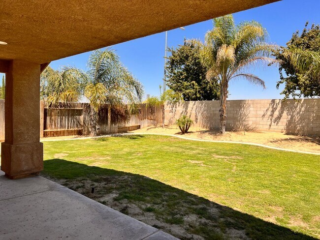 Building Photo - Northwest Bakersfield