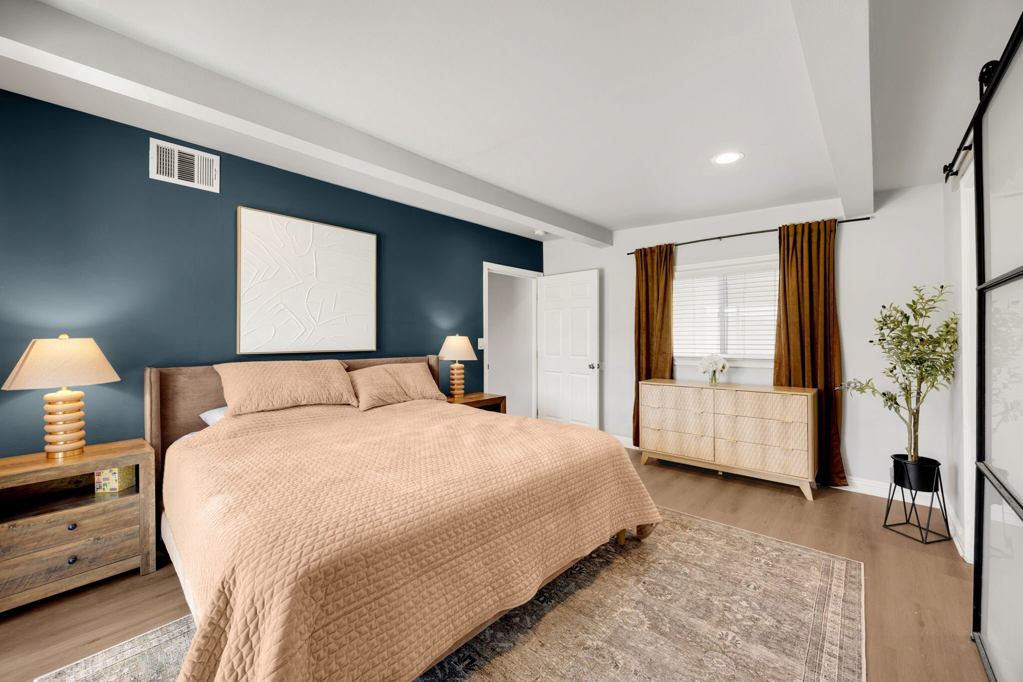 Building Photo - 1048 N Hermosa Dr