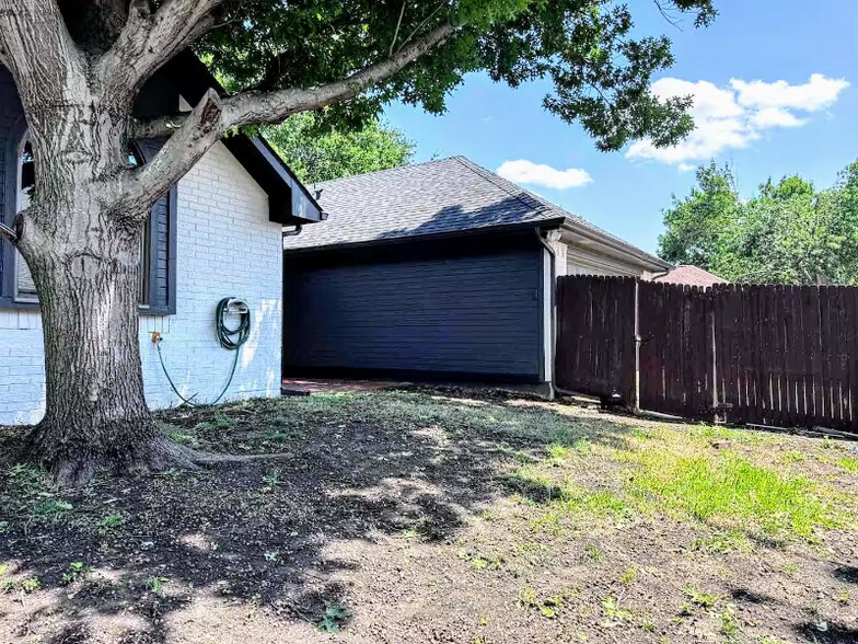 Building Photo - 4221 N Cliff Dr
