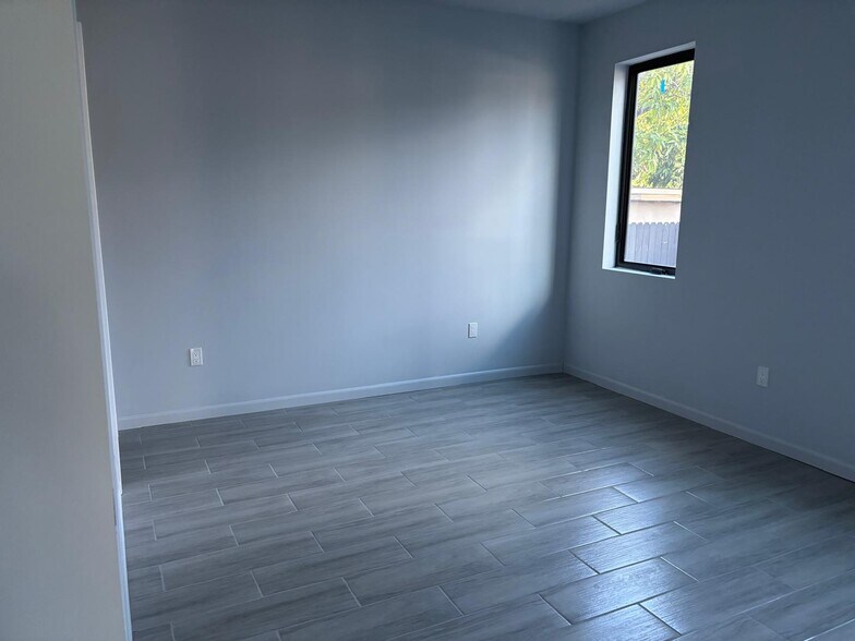 Building Photo - 1393 NW 31st St